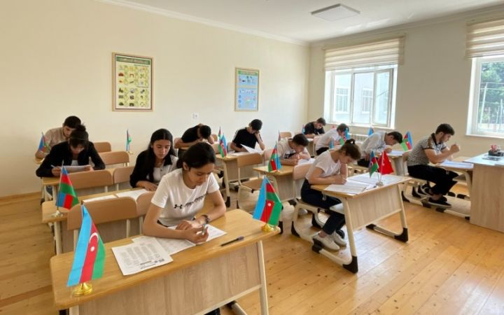 “Nar”ın dəstəyilə 10 abituriyent tələbə adını qazandı